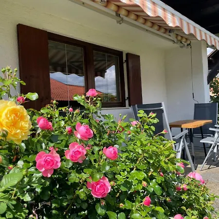 Lovely In With Furnished Garden And Bbq شقة Wildsteig